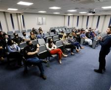 Importância dos portos e dos trabalhadores portuários do Paraná é tema de palestra a estudantes 