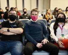 Importância dos portos e dos trabalhadores portuários do Paraná é tema de palestra a estudantes 