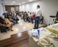 A ação está ligada ao projeto Jovem Aprendiz, que contempla o programa de Educação Ambiental da empresa pública, como ação de compensação da licença ambiental de operação, liberada pelo Instituto Brasileiro do Meio Ambiente e dos Recursos Naturais Renováveis (Ibama). 