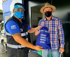 Organizado e coordenado pela empresa pública Portos do Paraná, o evento ofereceu aos caminhoneiros serviços do Detran-PR, do Serviço Social do Transporte e do Serviço Nacional de Aprendizagem do Transporte (Sest/Senat), da Global Saúde, além de orientações sobre trânsito, meio ambiente, segurança e corte de cabelo.