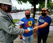 Organizado e coordenado pela empresa pública Portos do Paraná, o evento ofereceu aos caminhoneiros serviços do Detran-PR, do Serviço Social do Transporte e do Serviço Nacional de Aprendizagem do Transporte (Sest/Senat), da Global Saúde, além de orientações sobre trânsito, meio ambiente, segurança e corte de cabelo.