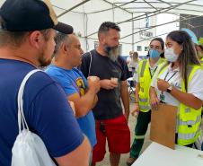 Organizado e coordenado pela empresa pública Portos do Paraná, o evento ofereceu aos caminhoneiros serviços do Detran-PR, do Serviço Social do Transporte e do Serviço Nacional de Aprendizagem do Transporte (Sest/Senat), da Global Saúde, além de orientações sobre trânsito, meio ambiente, segurança e corte de cabelo.