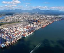  Volume de cargas movimentadas por cabotagem aumenta 38,7% nos portos do Paraná