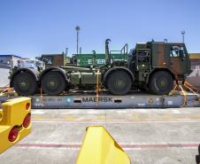 O Exército Brasileiro recebeu, na última terça-feira (30), seis novos caminhões da marca Tatra 8x8 com portadas IRB importados. Os veículos militares foram desembarcados na TCP - Terminal de Contêineres de Paranaguá, no Porto de Paranaguá. Fabricadas na República Tcheca, as viaturas foram embarcadas em porto alemão. Chegaram em Paranaguá em contêineres Flat Rack no navio Cap San Lorenzo.   