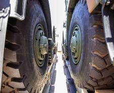 O Exército Brasileiro recebeu, na última terça-feira (30), seis novos caminhões da marca Tatra 8x8 com portadas IRB importados. Os veículos militares foram desembarcados na TCP - Terminal de Contêineres de Paranaguá, no Porto de Paranaguá. Fabricadas na República Tcheca, as viaturas foram embarcadas em porto alemão. Chegaram em Paranaguá em contêineres Flat Rack no navio Cap San Lorenzo.   