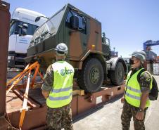 O Exército Brasileiro recebeu, na última terça-feira (30), seis novos caminhões da marca Tatra 8x8 com portadas IRB importados. Os veículos militares foram desembarcados na TCP - Terminal de Contêineres de Paranaguá, no Porto de Paranaguá. Fabricadas na República Tcheca, as viaturas foram embarcadas em porto alemão. Chegaram em Paranaguá em contêineres Flat Rack no navio Cap San Lorenzo.   