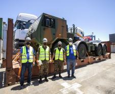 O Exército Brasileiro recebeu, na última terça-feira (30), seis novos caminhões da marca Tatra 8x8 com portadas IRB importados. Os veículos militares foram desembarcados na TCP - Terminal de Contêineres de Paranaguá, no Porto de Paranaguá. Fabricadas na República Tcheca, as viaturas foram embarcadas em porto alemão. Chegaram em Paranaguá em contêineres Flat Rack no navio Cap San Lorenzo.   