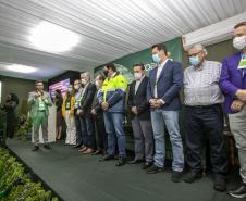 O Porto de Paranaguá começa a preparar sua estrutura para absorver a produção transportada pelo modal ferroviário, já tendo em vista o projeto da Nova Ferroeste. O governador Carlos Massa Ratinho Junior lançou nesta quinta-feira (9), em Paranaguá, no Litoral, o edital de licitação do projeto Cais Leste, também chamado de Moegão, que vai receber investimento de R$ 500 milhões. O lançamento ocorreu durante a solenidade de inauguração do novo terminal portuário da Coamo.