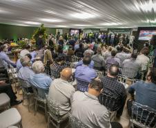 O Porto de Paranaguá começa a preparar sua estrutura para absorver a produção transportada pelo modal ferroviário, já tendo em vista o projeto da Nova Ferroeste. O governador Carlos Massa Ratinho Junior lançou nesta quinta-feira (9), em Paranaguá, no Litoral, o edital de licitação do projeto Cais Leste, também chamado de Moegão, que vai receber investimento de R$ 500 milhões. O lançamento ocorreu durante a solenidade de inauguração do novo terminal portuário da Coamo.