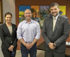 A Diretoria de Desenvolvimento Empresarial da Portos do Paraná recebeu na manhã desta terça-feira (14) o presidente da Câmara de Comércio Brasil-Tailândia (BTCC), Marcelo Souza. O objetivo do encontro foi apresentar as inúmeras atividades que envolvem a Câmara de Comércio Brasil-Tailândia com os portos paranaenses.