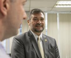 A Diretoria de Desenvolvimento Empresarial da Portos do Paraná recebeu na manhã desta terça-feira (14) o presidente da Câmara de Comércio Brasil-Tailândia (BTCC), Marcelo Souza. O objetivo do encontro foi apresentar as inúmeras atividades que envolvem a Câmara de Comércio Brasil-Tailândia com os portos paranaenses.
