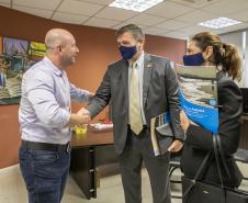 A Diretoria de Desenvolvimento Empresarial da Portos do Paraná recebeu na manhã desta terça-feira (14) o presidente da Câmara de Comércio Brasil-Tailândia (BTCC), Marcelo Souza. O objetivo do encontro foi apresentar as inúmeras atividades que envolvem a Câmara de Comércio Brasil-Tailândia com os portos paranaenses.