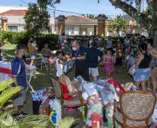 Em ação solidária de Natal, Portos do Paraná doa presentes e cestas básicas