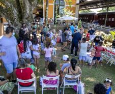 Em ação solidária de Natal, Portos do Paraná doa presentes e cestas básicas