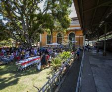 Em ação solidária de Natal, Portos do Paraná doa presentes e cestas básicas