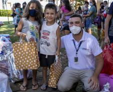 Em ação solidária de Natal, Portos do Paraná doa presentes e cestas básicas