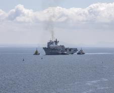 O Porto de Paranaguá (PR) é uma das paradas de duas embarcações da esquadra da Marinha Brasileira. A Fragata Independência (F-44) e Navio-Aeródromo Multipropósito “Atlântico” (A-140) chegaram nesta quinta-feira (20) e permanecem atracados no cais paranaense até a manhã da próxima segunda-feira (24). 