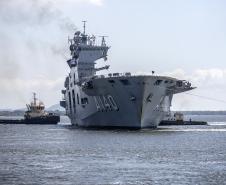 O Porto de Paranaguá (PR) é uma das paradas de duas embarcações da esquadra da Marinha Brasileira. A Fragata Independência (F-44) e Navio-Aeródromo Multipropósito “Atlântico” (A-140) chegaram nesta quinta-feira (20) e permanecem atracados no cais paranaense até a manhã da próxima segunda-feira (24). 