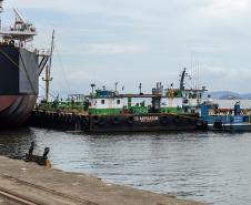 Em volume e quantidade, movimento para abastecer navios cresce no Porto de Paranaguá