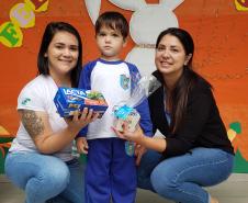 Outras quatro entidades representadas pelo Projeto Santa Ceia também foram beneficiadas com caixas de bombons. Ao todo, mais de 330 crianças foram presenteadas
