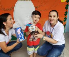 Outras quatro entidades representadas pelo Projeto Santa Ceia também foram beneficiadas com caixas de bombons. Ao todo, mais de 330 crianças foram presenteadas