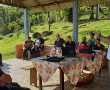 Evento que acontece na Ilha de Amparo já passou por Antonina, Ilha dos Valadares, Eufrasina e Guaraqueçaba. Objetivo é apresentar aos pescadores os dados de produção levantados através de monitoramentos realizados pela empresa pública.