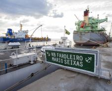 Porto de Paranaguá recebe embarcação da Marinha para atividade de formação do Exército Brasileiro