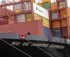 TCP RECEBE MAIOR NAVIO EM CAPACIDADE DA HISTÓRIA DO TERMINAL Rio de Janeiro Express também é o maior em número de tomadas: embarcação possui 2.200 plugues para contêineres refrigerados