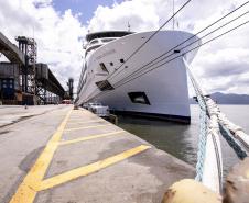 Após três anos, Porto de Paranaguá volta a receber navio com turistas