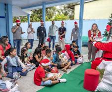 Porto faz ação de Natal com estudantes da rede municipal de Paranaguá