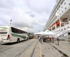 Navio com 2 mil turistas chega a Paranaguá e deve colocar Paraná na rota de cruzeiros