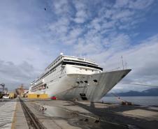 Navio com 2 mil turistas chega a Paranaguá e deve colocar Paraná na rota de cruzeiros