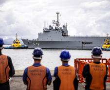 Embarcações da esquadra da Marinha atracam no Porto de Paranaguá