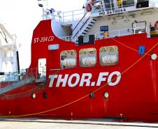 Embarcação de apoio de empresa norueguesa atraca no Porto de Paranaguá