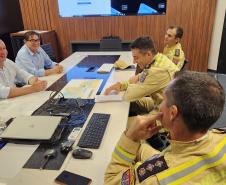 A empresa pública Portos do Paraná recebeu em sua sede administrativa, nesta terça-feira (14), a visita do novo comando do 8º Grupamento de Bombeiros, major Fabrício Frazatto dos Santos, responsável pelos sete municípios do Litoral. Ele colocou a instituição à disposição da administração portuária.