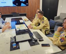 A empresa pública Portos do Paraná recebeu em sua sede administrativa, nesta terça-feira (14), a visita do novo comando do 8º Grupamento de Bombeiros, major Fabrício Frazatto dos Santos, responsável pelos sete municípios do Litoral. Ele colocou a instituição à disposição da administração portuária.