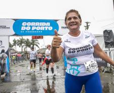 Na manhã deste domingo (16), apesar da chuva, a movimentação foi intensa não de carga, mas de pessoas, no cais do Porto de Paranaguá. Uma prova inédita, a primeira Corrida do Porto reuniu mais de mil atletas, em quatro diferentes modalidades.