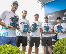 Na manhã deste domingo (16), apesar da chuva, a movimentação foi intensa não de carga, mas de pessoas, no cais do Porto de Paranaguá. Uma prova inédita, a primeira Corrida do Porto reuniu mais de mil atletas, em quatro diferentes modalidades.