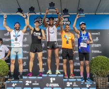 Na manhã deste domingo (16), apesar da chuva, a movimentação foi intensa não de carga, mas de pessoas, no cais do Porto de Paranaguá. Uma prova inédita, a primeira Corrida do Porto reuniu mais de mil atletas, em quatro diferentes modalidades.