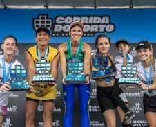 Na manhã deste domingo (16), apesar da chuva, a movimentação foi intensa não de carga, mas de pessoas, no cais do Porto de Paranaguá. Uma prova inédita, a primeira Corrida do Porto reuniu mais de mil atletas, em quatro diferentes modalidades.