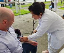 Ação aconteceu no Pátio de Triagem de Paranaguá, com medição de pressão arterial, controle glicêmico e orientações sobre saúde e ergonomia.