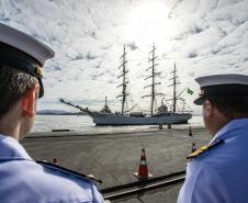 Cisne Branco vira atração do Porto de Paranaguá neste final de semana