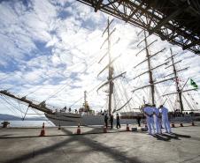 Cisne Branco vira atração do Porto de Paranaguá neste final de semana