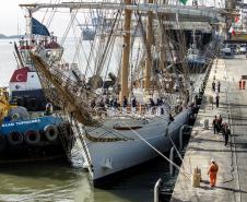 Cisne Branco vira atração do Porto de Paranaguá neste final de semana