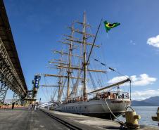 Cisne Branco vira atração do Porto de Paranaguá neste final de semana