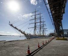 Cisne Branco vira atração do Porto de Paranaguá neste final de semana