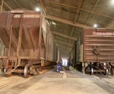 Porto de Paranaguá registra aumento de transporte de cargas por ferrovia em maio