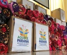 Colaboradores da Portos do Paraná doam cobertores para a campanha Aquece Paraná