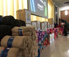 Colaboradores da Portos do Paraná doam cobertores para a campanha Aquece Paraná