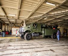 Porto de Paranaguá recebe 20 viaturas blindadas do Exército fabricadas nos EUA